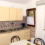 Apartment With Parking Space Sutivan, Brac - 745 *